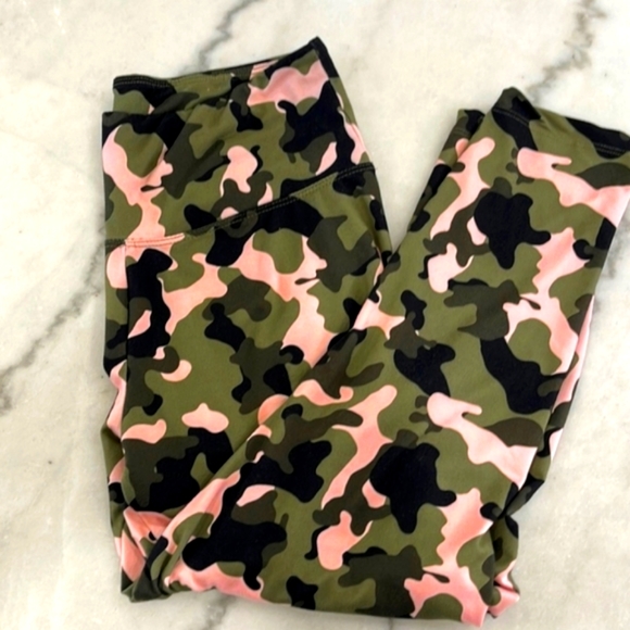 Marika Pants - 🚨Marika🚨 Camo Crop Leggings